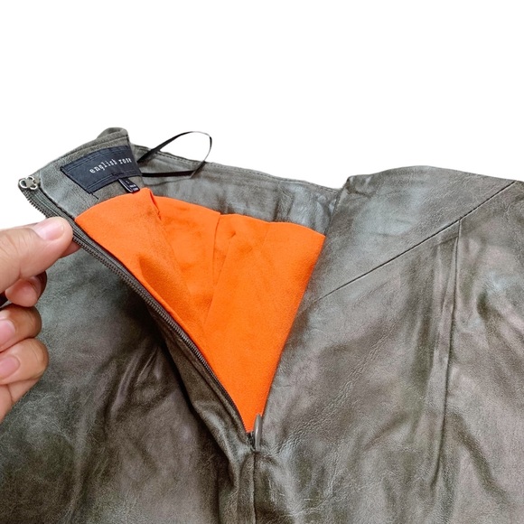 NWOT English Rose Faux Leather Orange Fishnet Mini Skirt Juniors - Picture 2 of 11